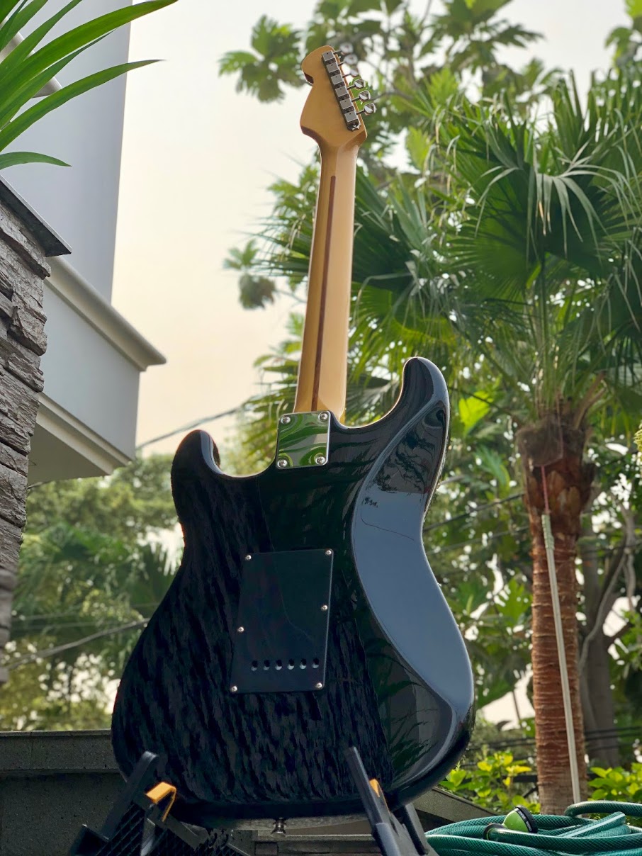 Tokai AST-95 Goldstar Sound Japan in Black and Ivory with maple FB