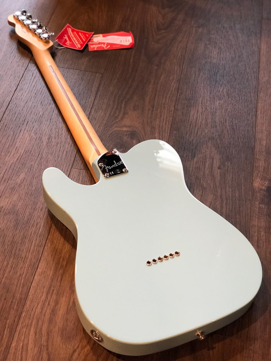 Fender Deluxe Nashville Telecaster Pau Ferro in Daphne Blue