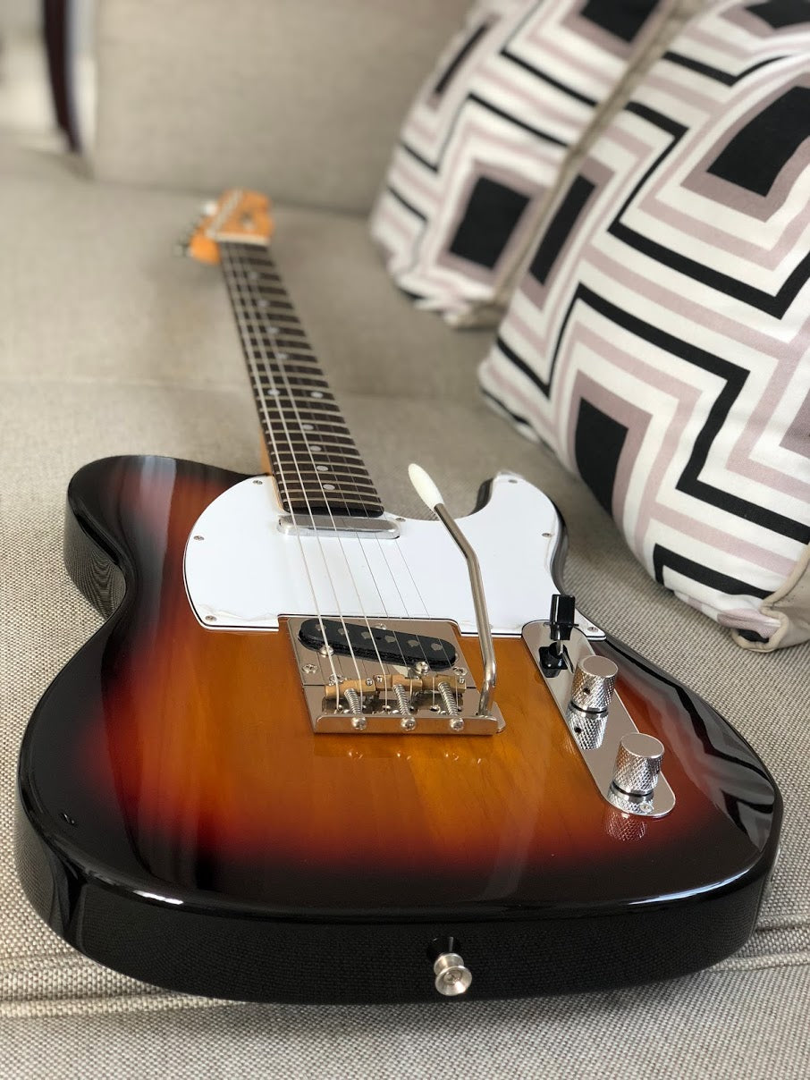 Tokai ATE-Maverick YS/R in Old Yellow Sunburst with Maverick Super Vee Tremolo