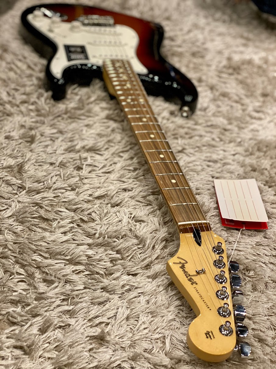 Fender Player Series Stratocaster Pau Ferro in Three Tone Sunburst