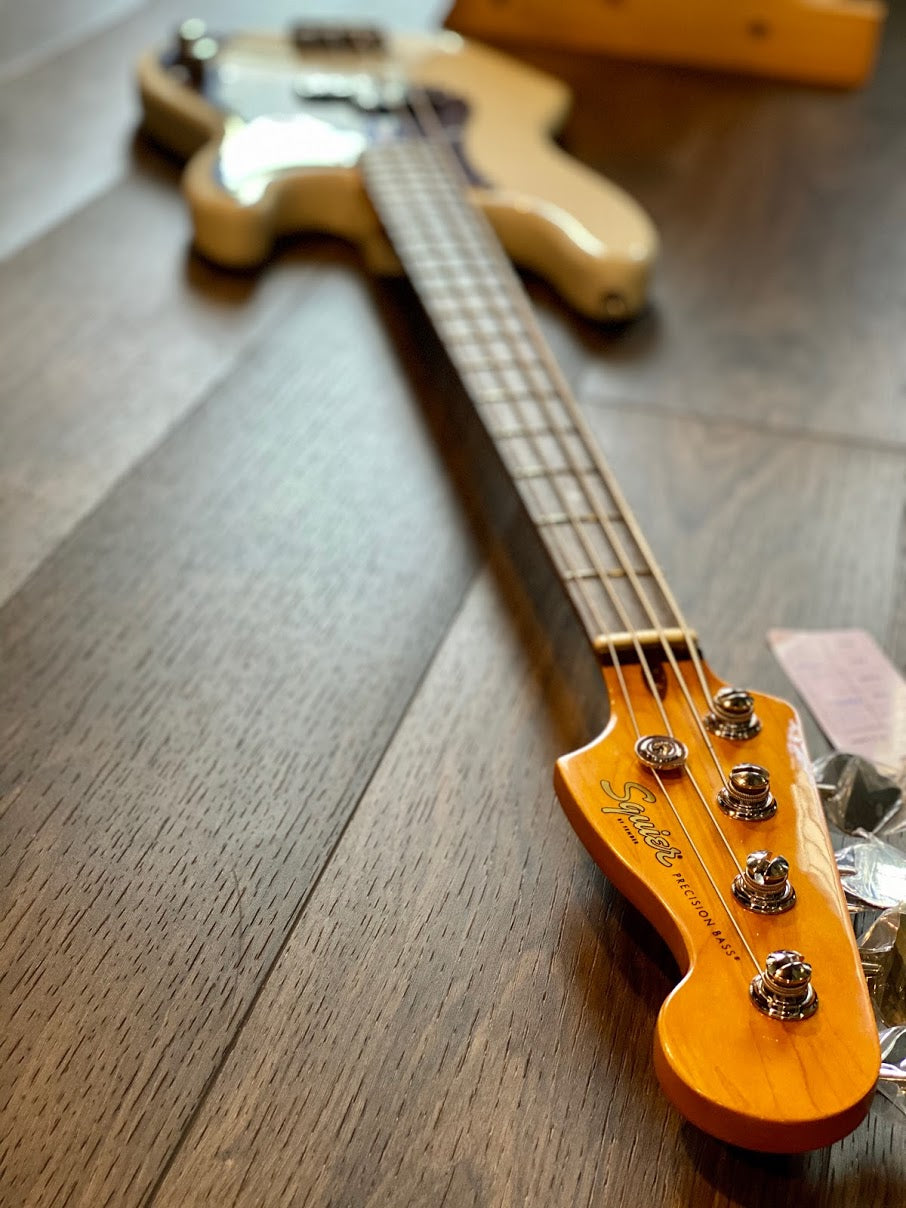 Squier Classic Vibe 60s Precision Bass With Laurel FB In Olympic White