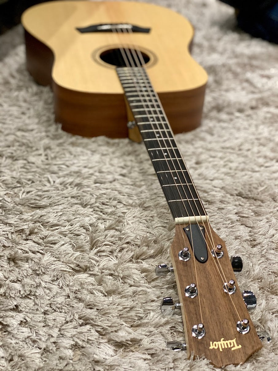 Taylor Academy 10e - Natural with Sapele Neck with Preamp
