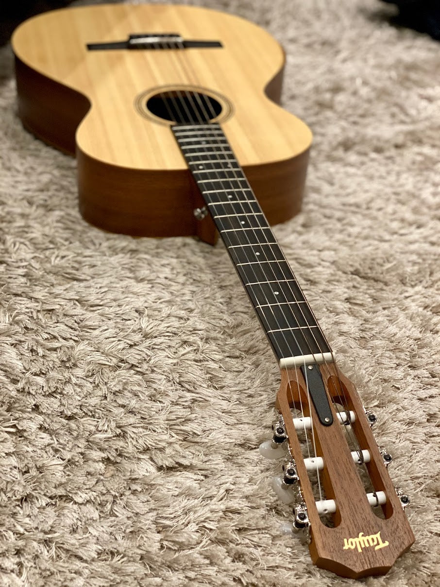 กีต้าร์โปร่ง Taylor Academy 12e-N Grand Concert Nylon-String พร้อมกระเป๋า
