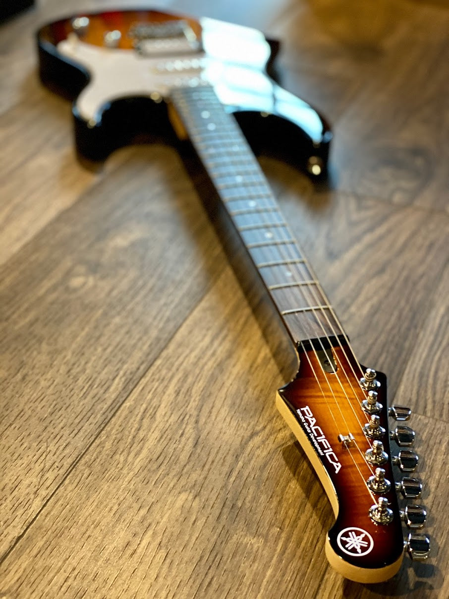 Yamaha Pacifica 212 VFM TBS in Tobacco Sunburst