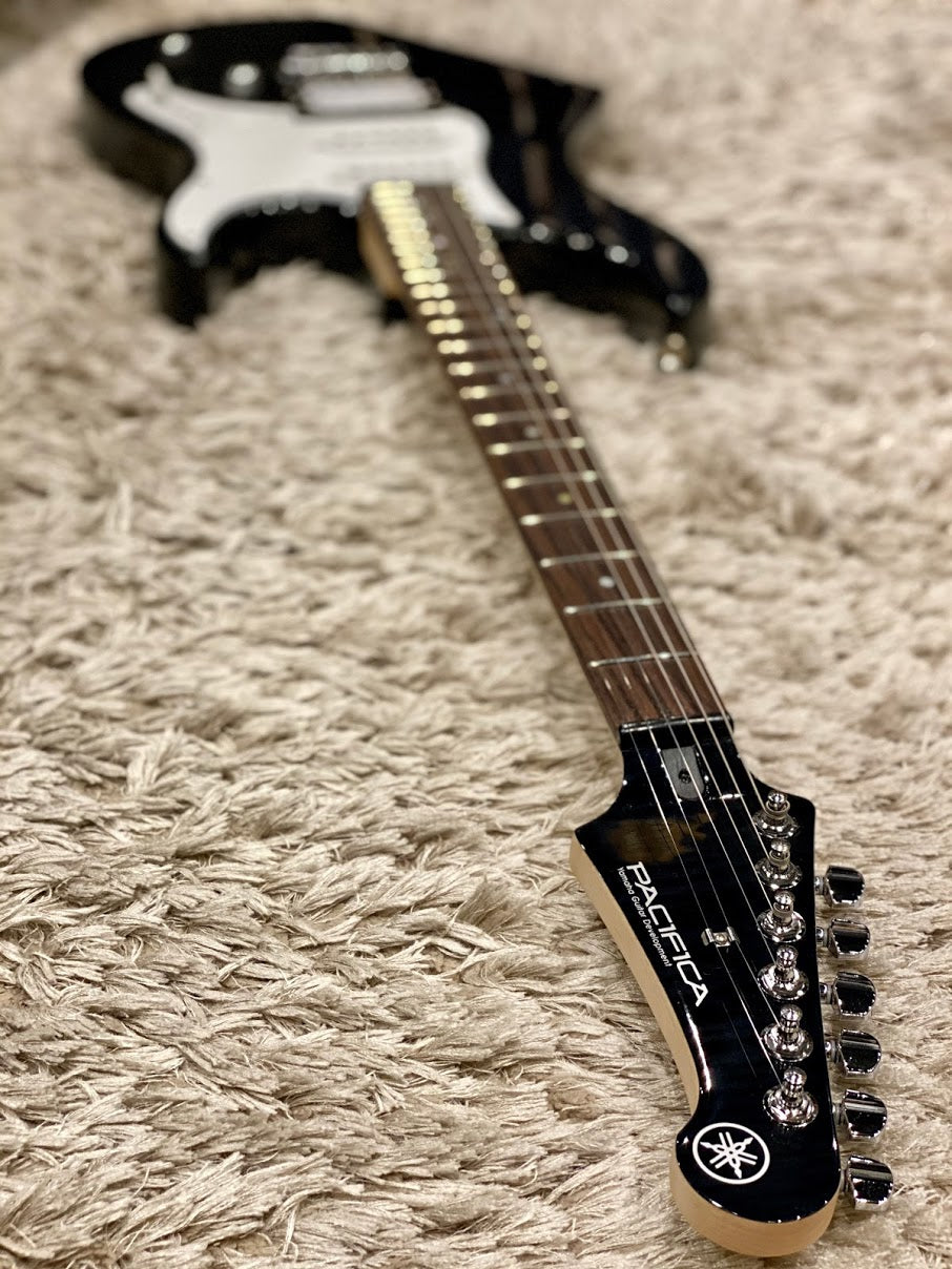 Yamaha Pacifica 212 VFM TBL in Transparent Black