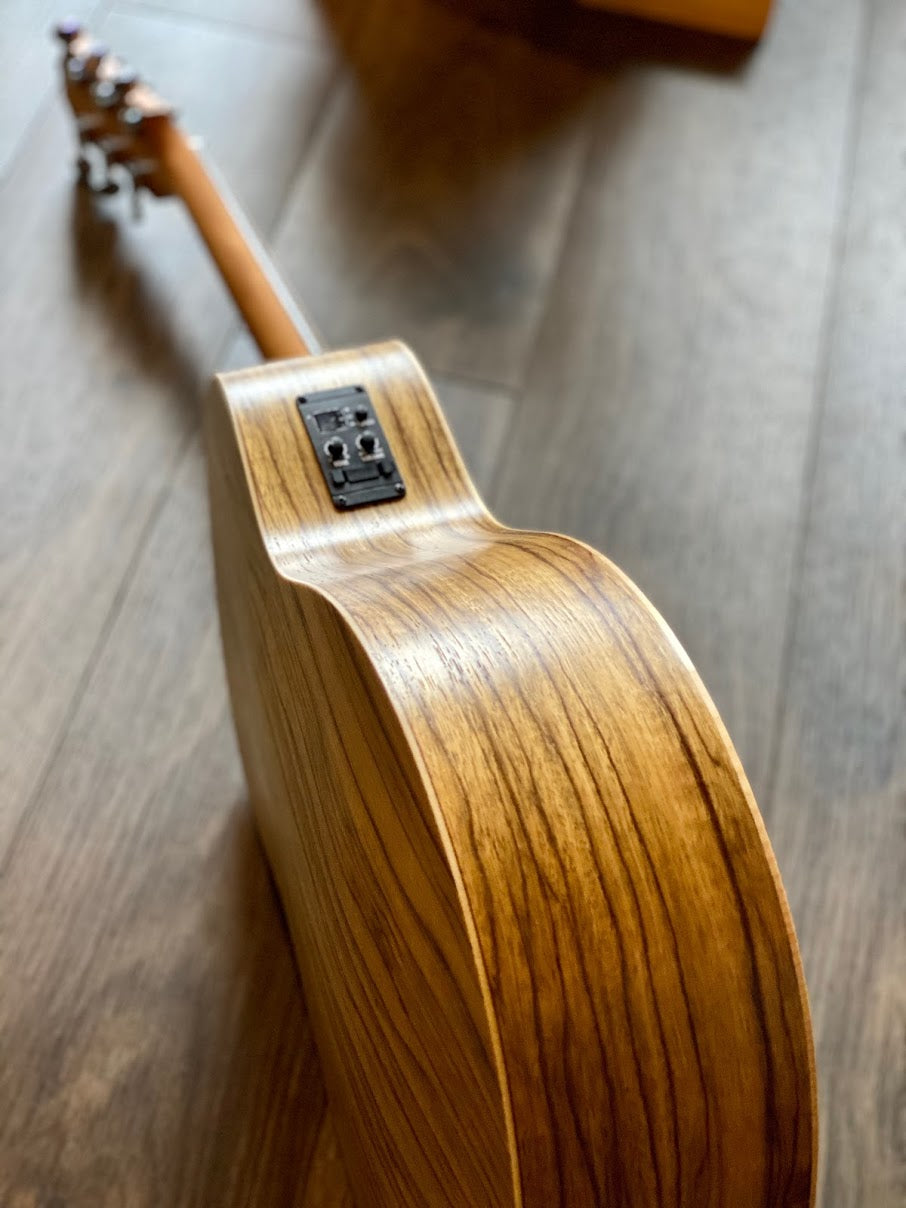 Taylor GS Mini-e Black Limba LTD - Natural Sitka Spruce