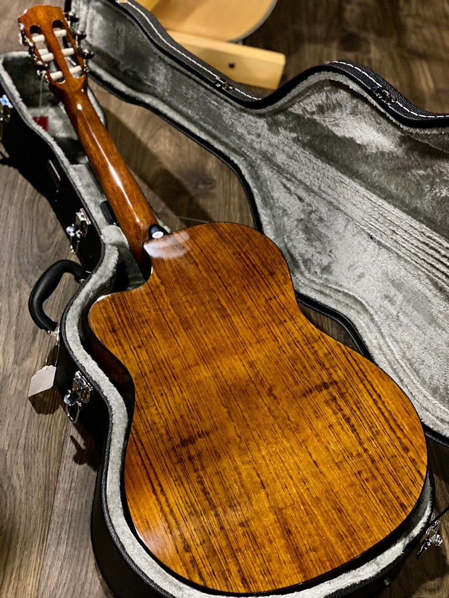 Fender CN-140SCE Nylon Solid Top Acoustic Electric in Natural