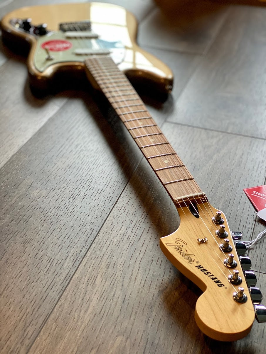 Fender Player Mustang พร้อม Pau Ferro FB ใน Firemist Gold