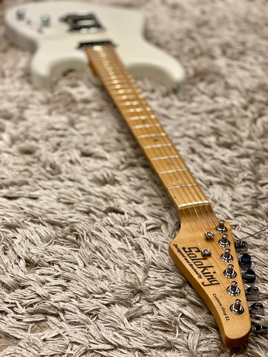 Soloking MS-1 Custom 24 HH สีขาวซาตินด้าน พร้อมคอไม้เมเปิ้ลย่างและตัวไม้ Alder