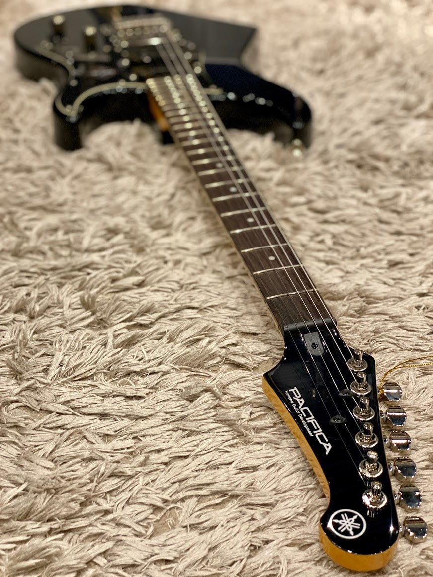 Yamaha Pacifica 612VII Flame Maple in Transparent Black