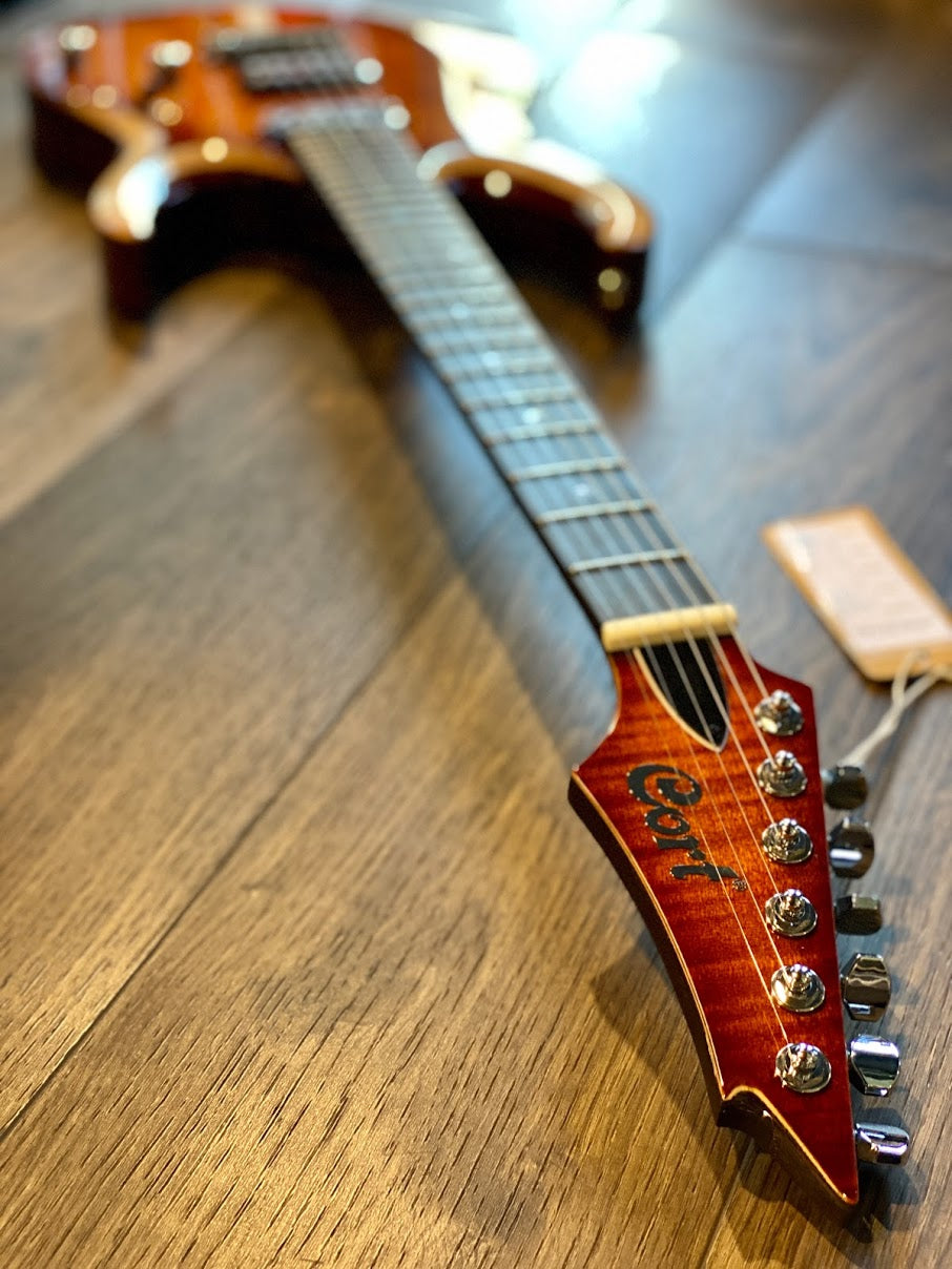 Cort X Series X700 Duality ในไวโอลิน Burst โบราณ