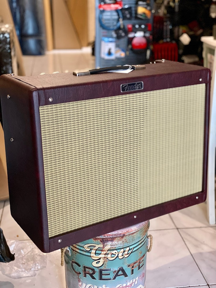 fender hot rod deluxe pedal platform Fender Hot Rod Deluxe IV Tube Amplifier FSR in Buggy Whip – nafiriguitar.com