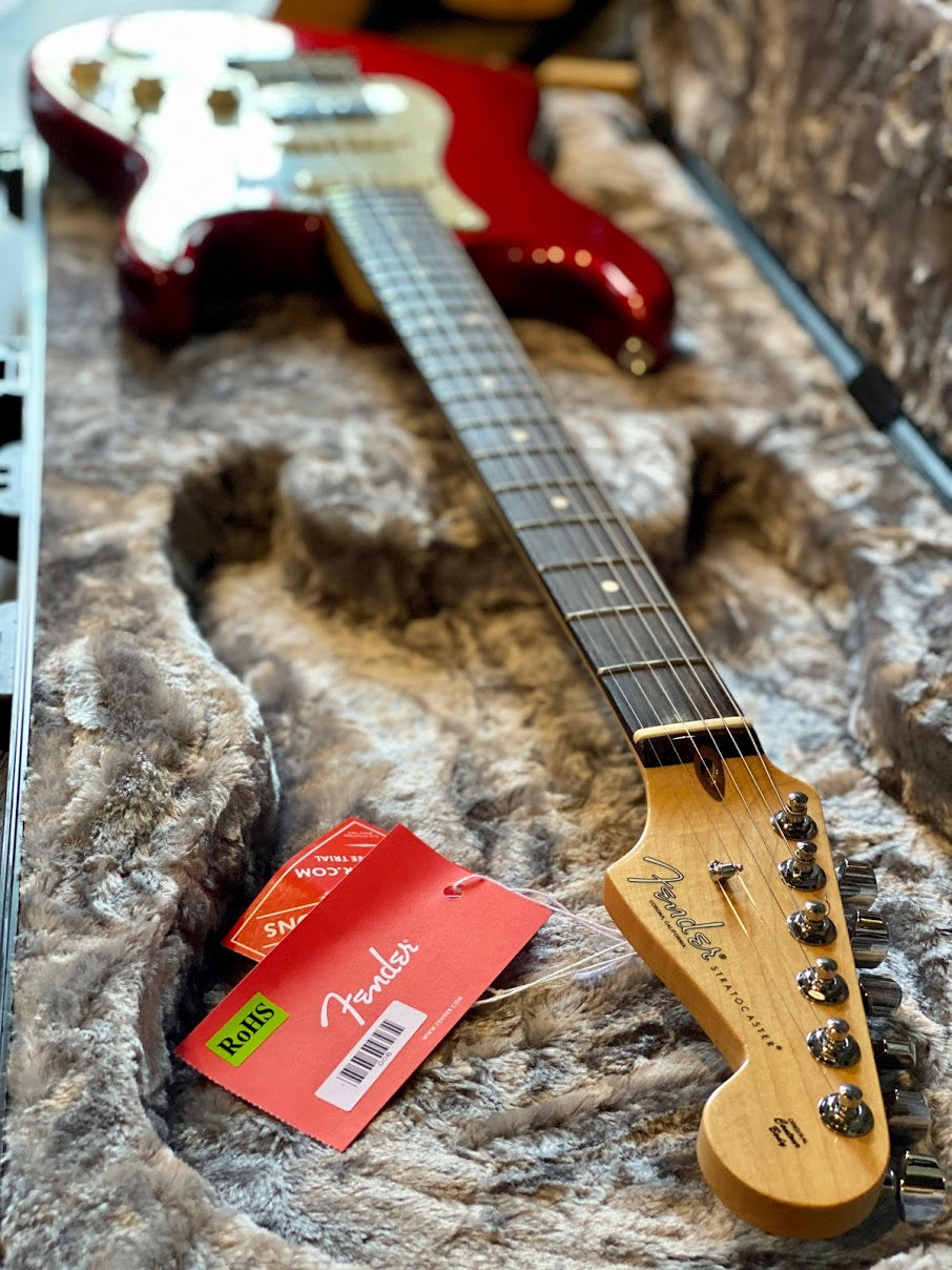 Fender American Professional Stratocaster HSS Shawbucker with Rosewood FB in Candy Apple Red