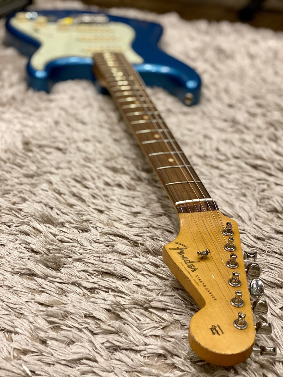 Fender Vintera Road Worn 60s Stratocaster in Lake Placid Blue