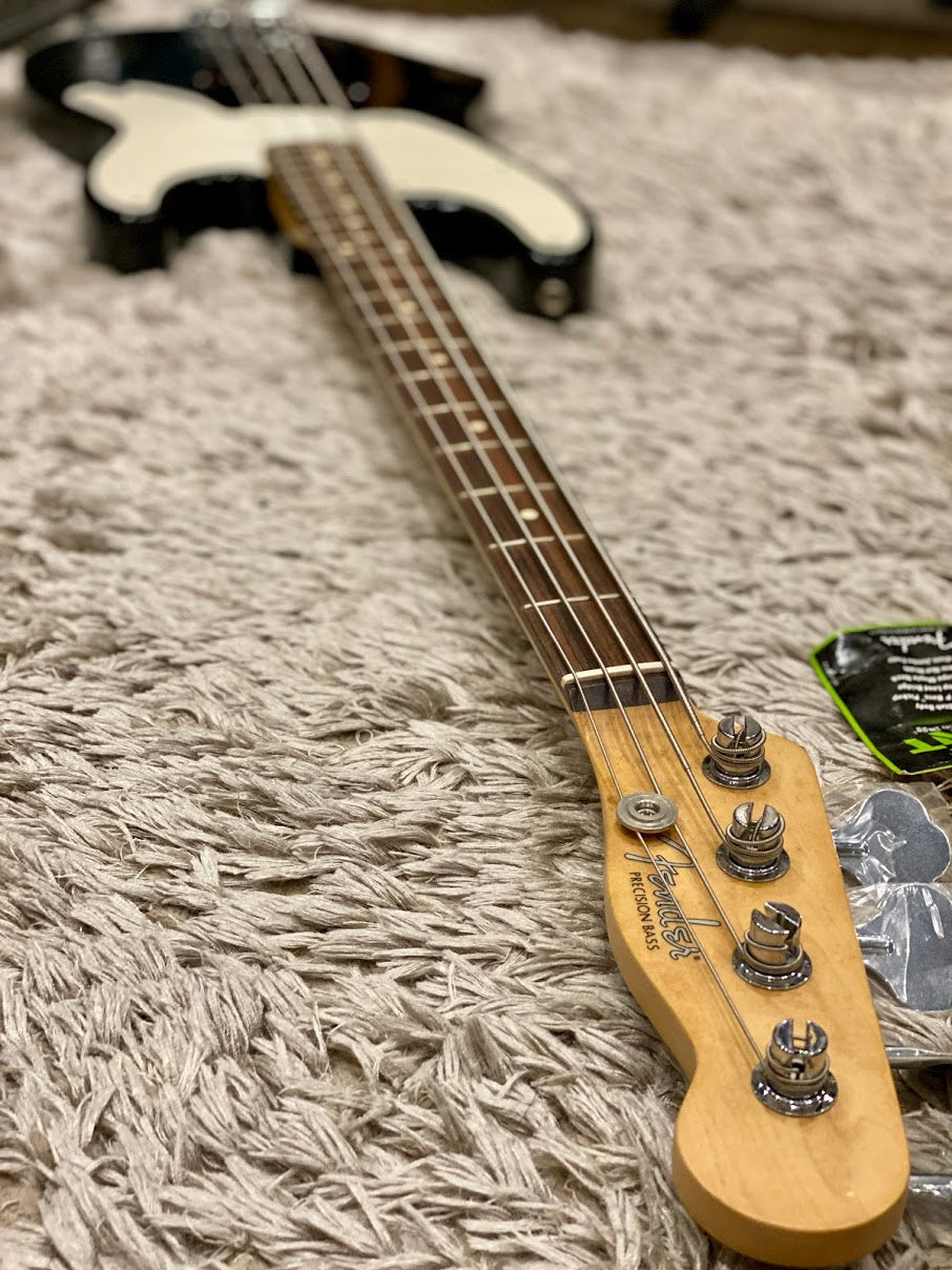 Fender Mike Dirnt Signature Precision Bass in Black