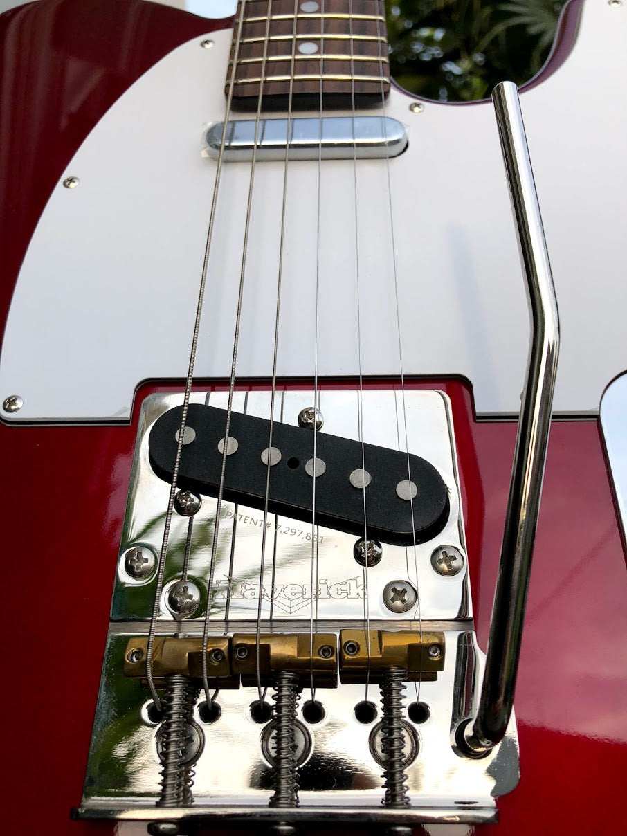 Tokai ATE-Maverick OCR/R สี Old Candy Apple Red พร้อมด้วย Maverick Super Vee Tremolo