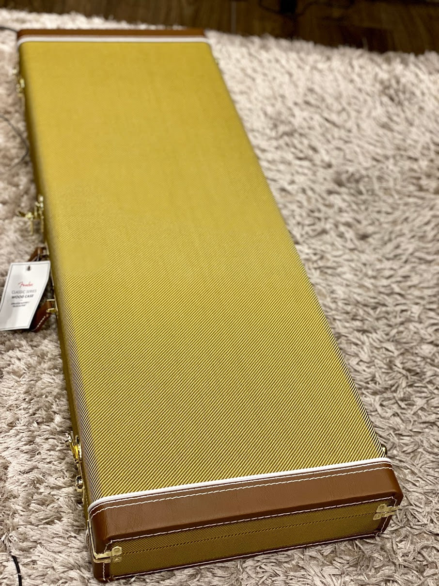 Fender Classic Series Stratocaster/Telecaster Guitar Wood Case in Tweed