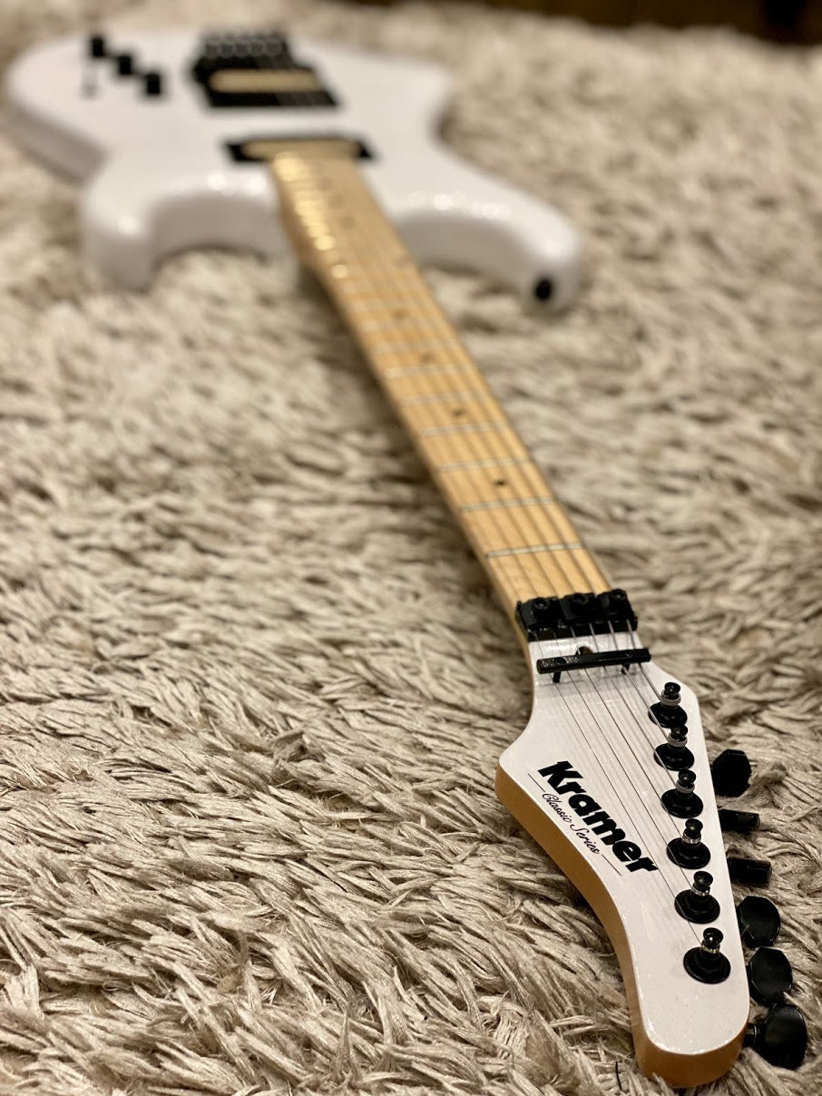 Kramer Pacer Classic in Pearl White