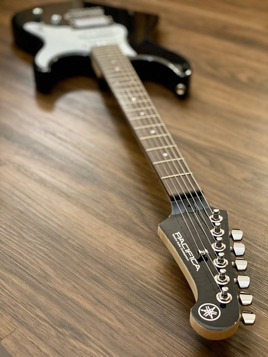 Yamaha Pacifica 212 VQM TBL in Transparent Black