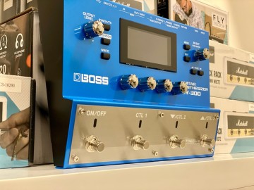 synthesizer pedal for guitar Boss SY-300 Advanced Guitar Synth Pedal – nafiriguitar.com