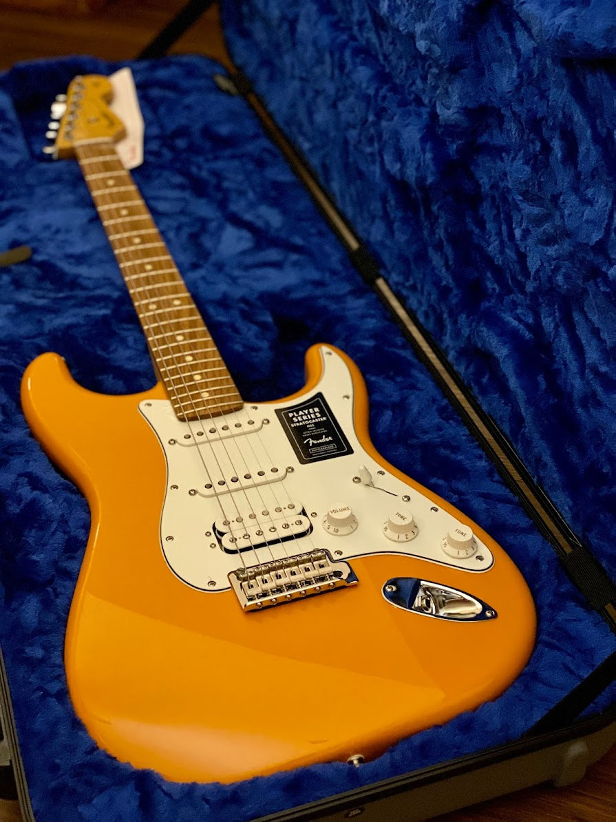 Fender Deluxe Molded Stratocaster/Telecaster Case in Silver w/ Blue Interior