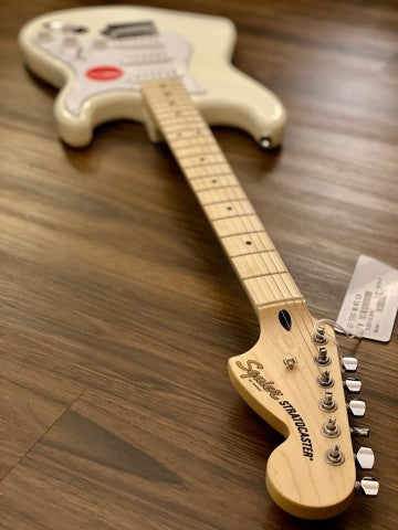 Squier Affinity Series Stratocaster พร้อม Maple FB สี Olympic White