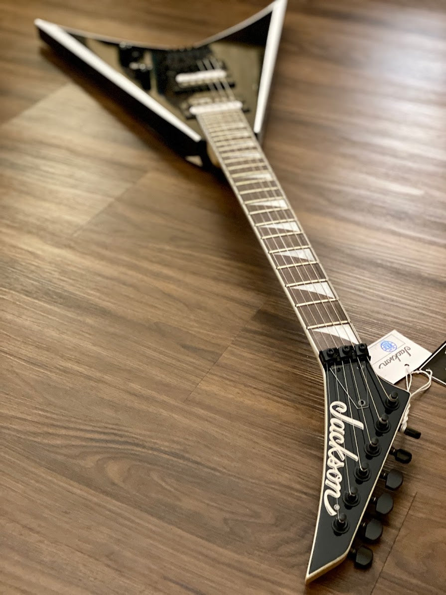 Jackson JS Series King V JS32 with Amaranth FB in Black with White Bevels