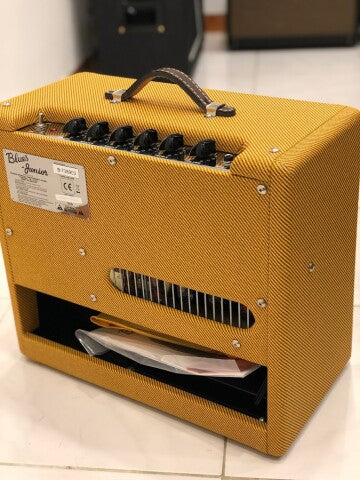 Fender Limited Edition Blues Junior Combo Guitar Tube Amplifier in Lacquered Tweed