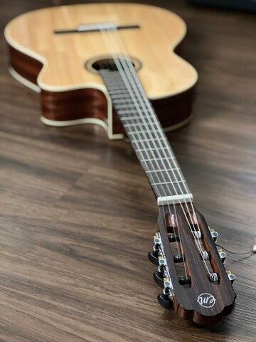 Tanglewood EM DC2 Thinline Nylon with Preamp in Natural