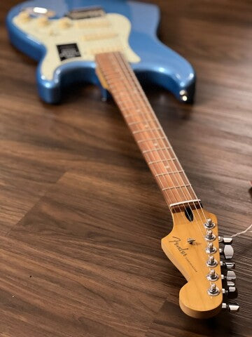 Fender Player Plus Stratocaster - Opal Spark พร้อมฟิงเกอร์บอร์ด Pau Ferro