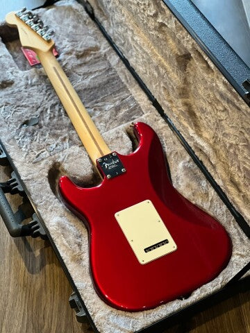 Fender American Professional Stratocaster พร้อม RW FB สี Candy Apple Red