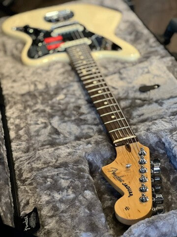 Fender American Professional Jaguar with RW FB in Olympic White