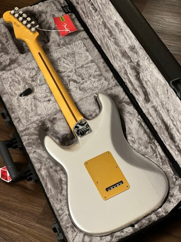 Fender American Ultra Stratocaster Quicksilver with Ebony FB and Anodized Gold Pickguard