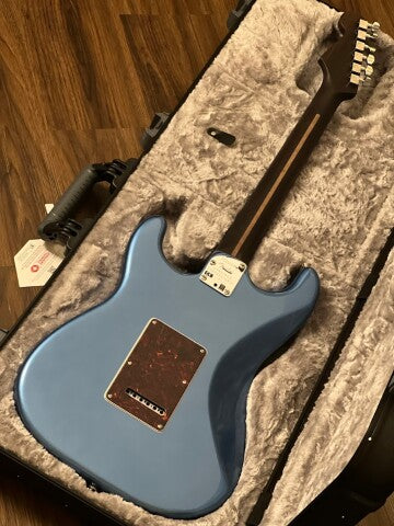 Fender Limited Edition American Professional II Stratocaster with Rosewood Neck in Lake Placid Blue