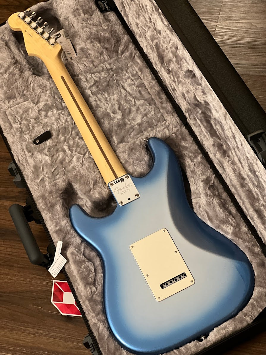 Fender American Showcase HSS Stratocaster with RW FB in Sky Burst Metallic