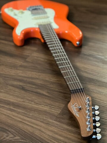 Schecter Nick Johnston HSS แบบดั้งเดิมใน Atomic Orange