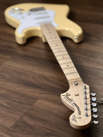 Fender Japan Yngwie Malmsteen Stratocaster สีขาวเหลือง