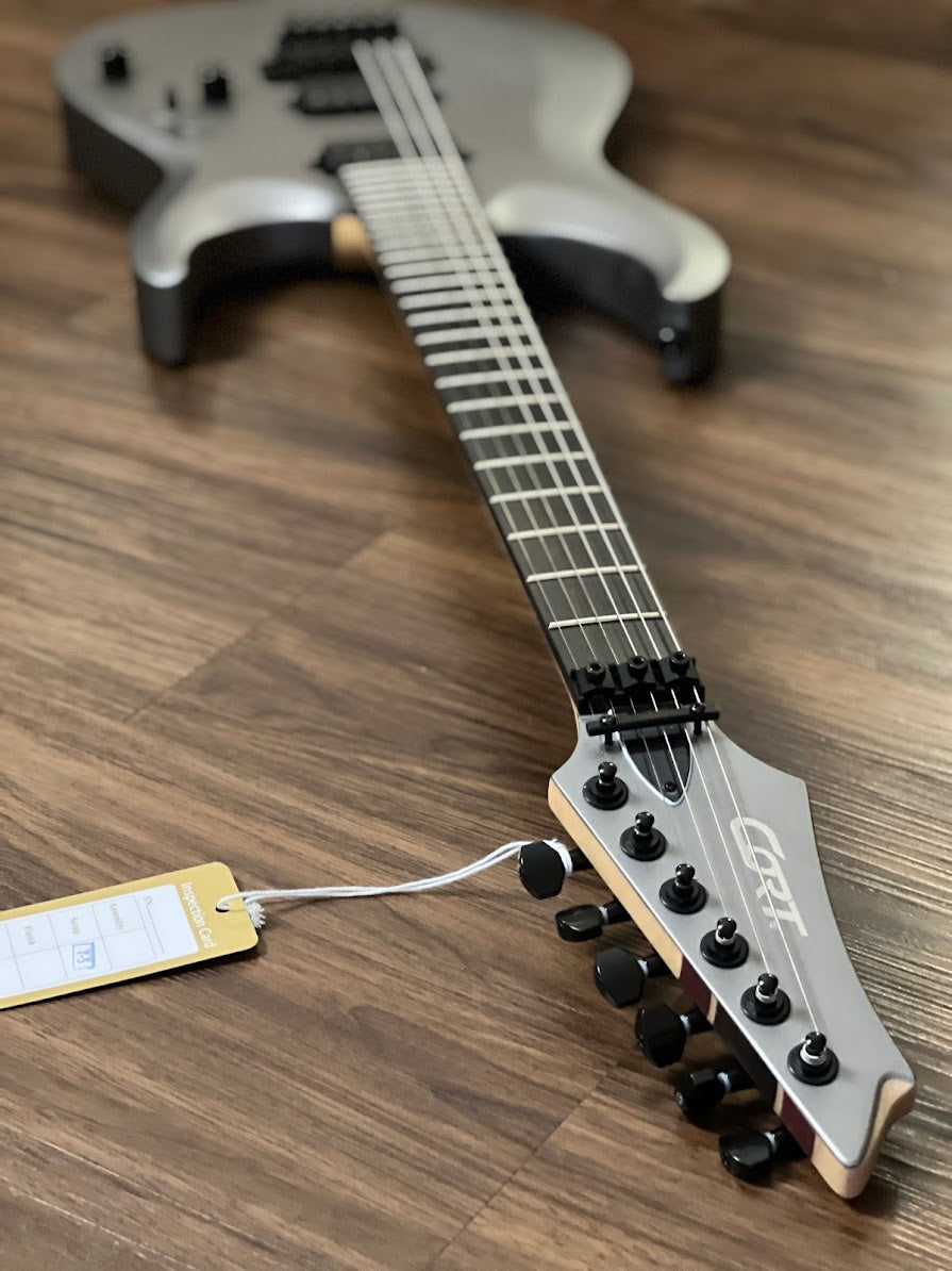 Cort X500 Menace in Grey Satin
