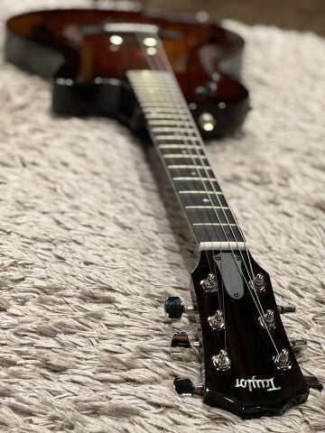 Taylor T5z Classic Deluxe with Case in Mahogany