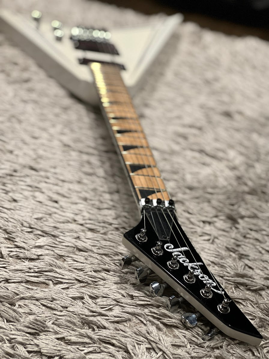 Jackson Rhoads RRX24M - Snow White with Black Pinstripes