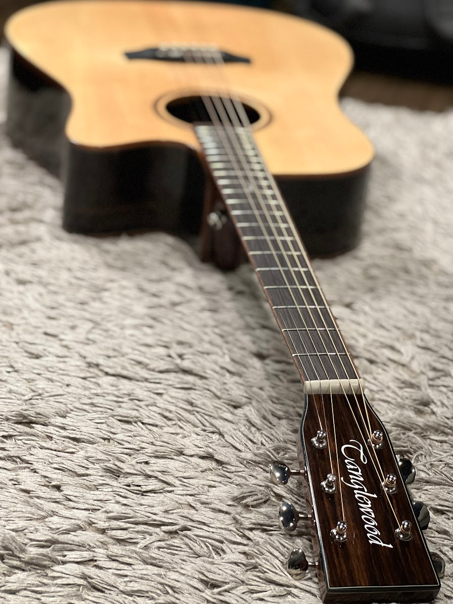 Tanglewood TWJD C E Java Series Dreadnought Cutaway in Natural