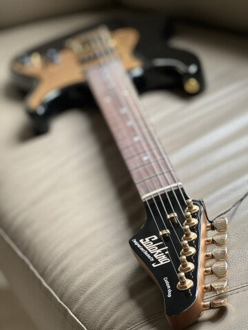 Soloking MS-1 Classic MKII ใน Black Beauty Anodized Gold Pickguard Nafiri Special Run