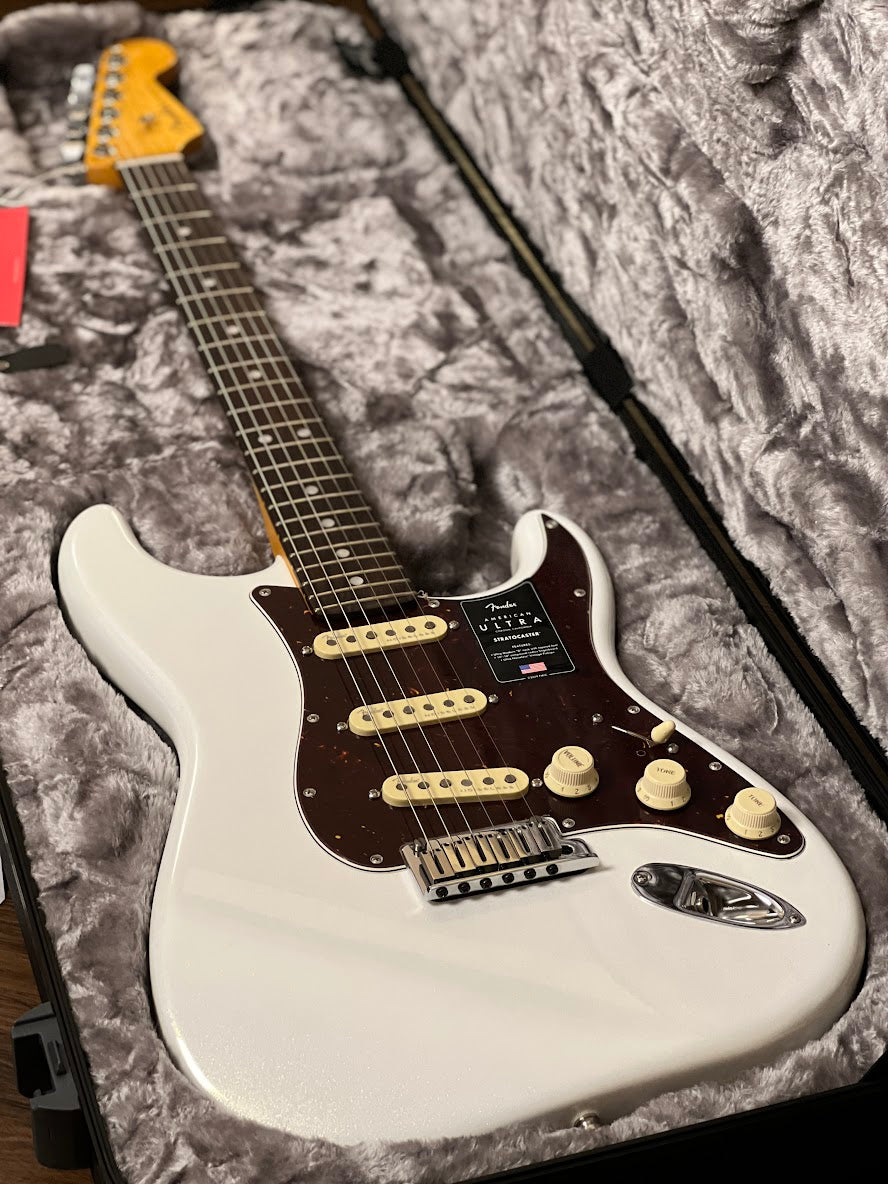 Fender American Ultra Stratocaster with Rosewood FB in Arctic Pearl