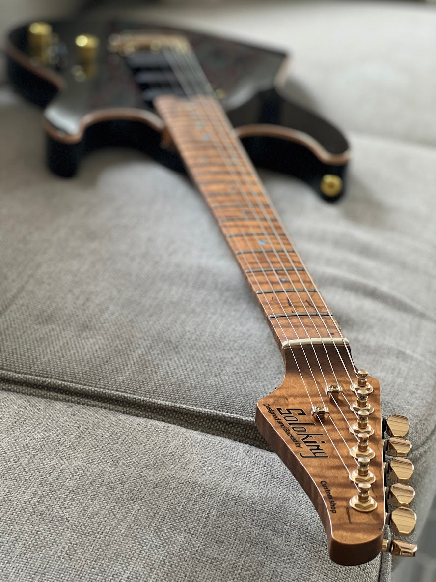 Soloking MS-1 Custom 22 HSS Flat Top Roasted Flame Maple Neck in Black Beauty