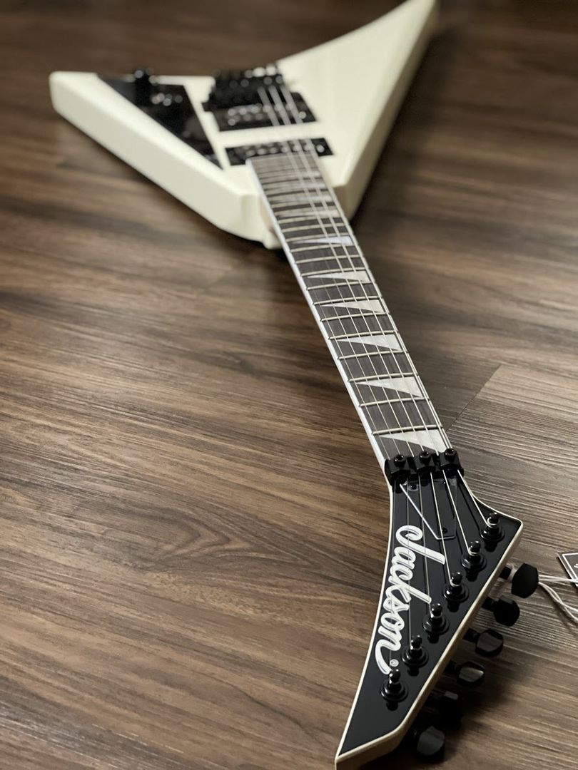 Jackson JS Series Rhoads JS32 with Amaranth FB in Ivory