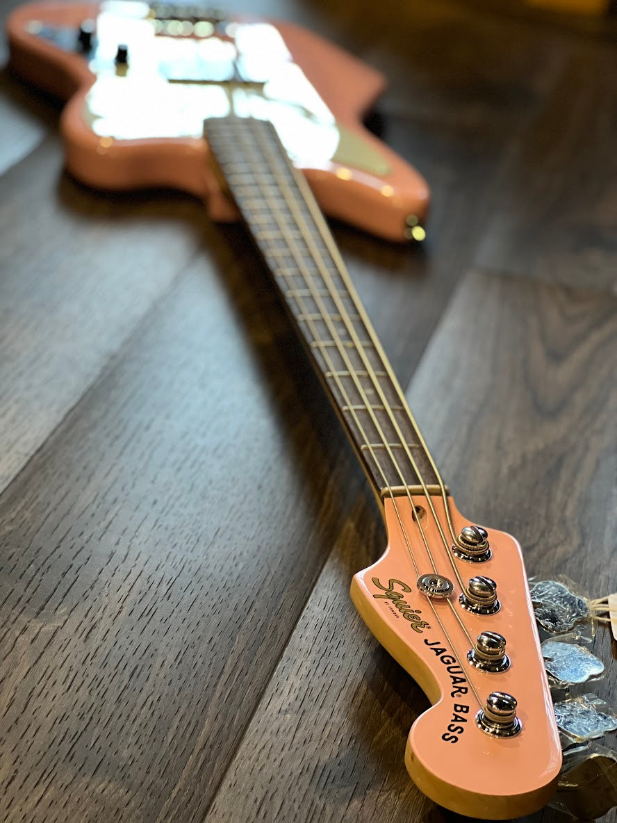 Squier FSR Affinity Series Jag Bass H พร้อม Laurel FB สี Shell Pink