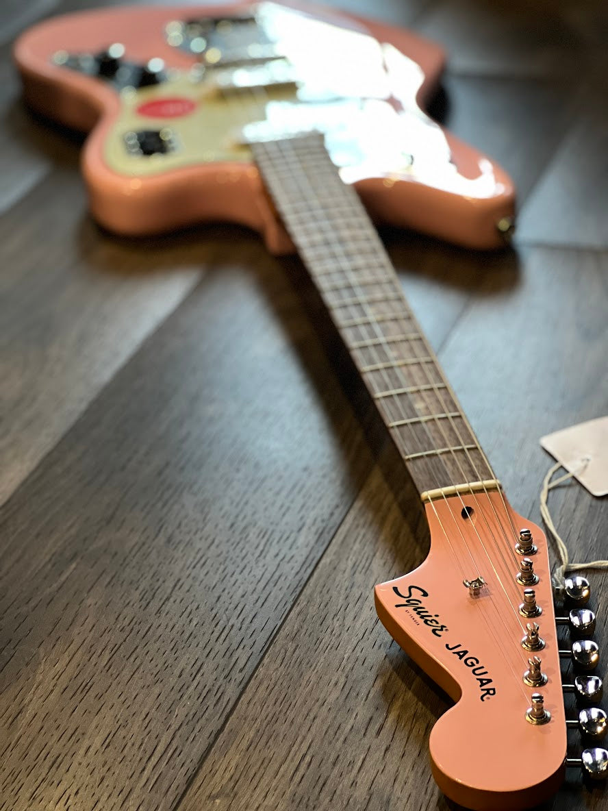 Squier FSR Classic Vibe 60s Jaguar with Laurel FB in Shell Pink