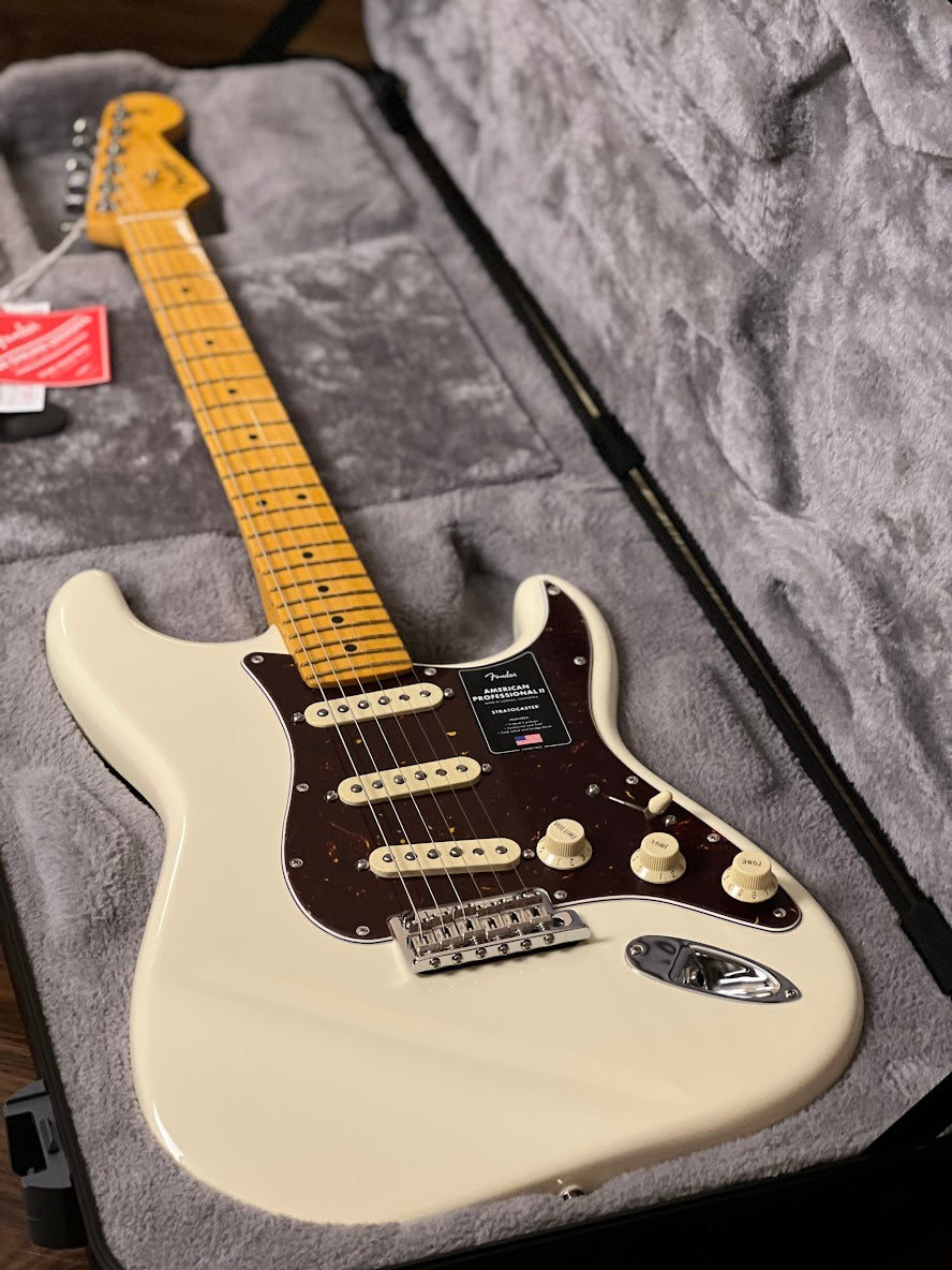 Fender American Professional II Stratocaster in Olympic White with Maple Fingerboard