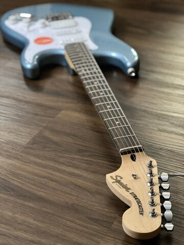 Squier FSR Affinity Series HSS Stratocaster พร้อม Laurel FB สี Ice Blue Metallic