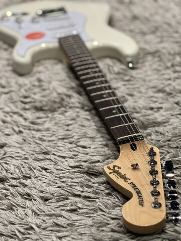 Squier FSR Affinity Series Stratocaster with Laurel FB In Olympic White